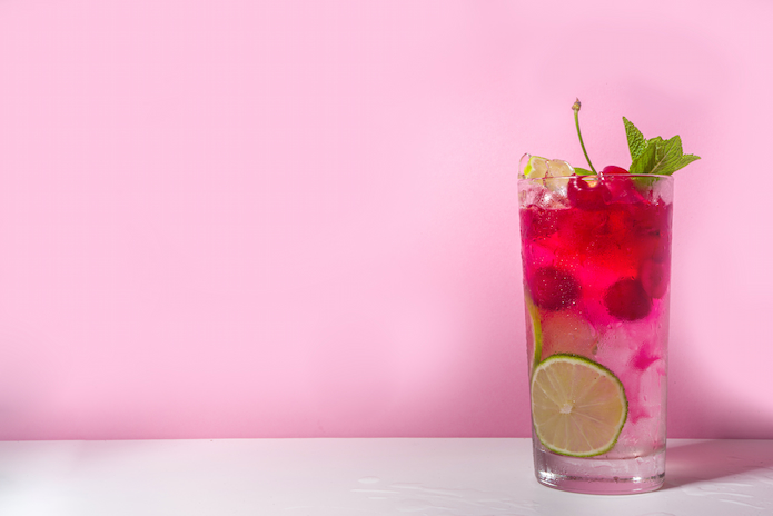 Cherry Lime Cooler mocktail med kirsebær og lime