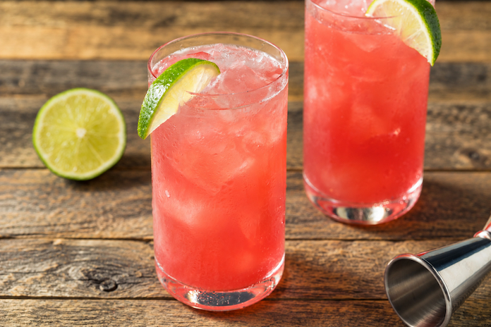 El Diablo - tequila cocktail med solbærlikør og ginger beer