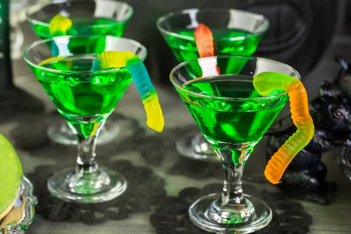 Heksens Bryg Halloween drink med gin og melonlikør